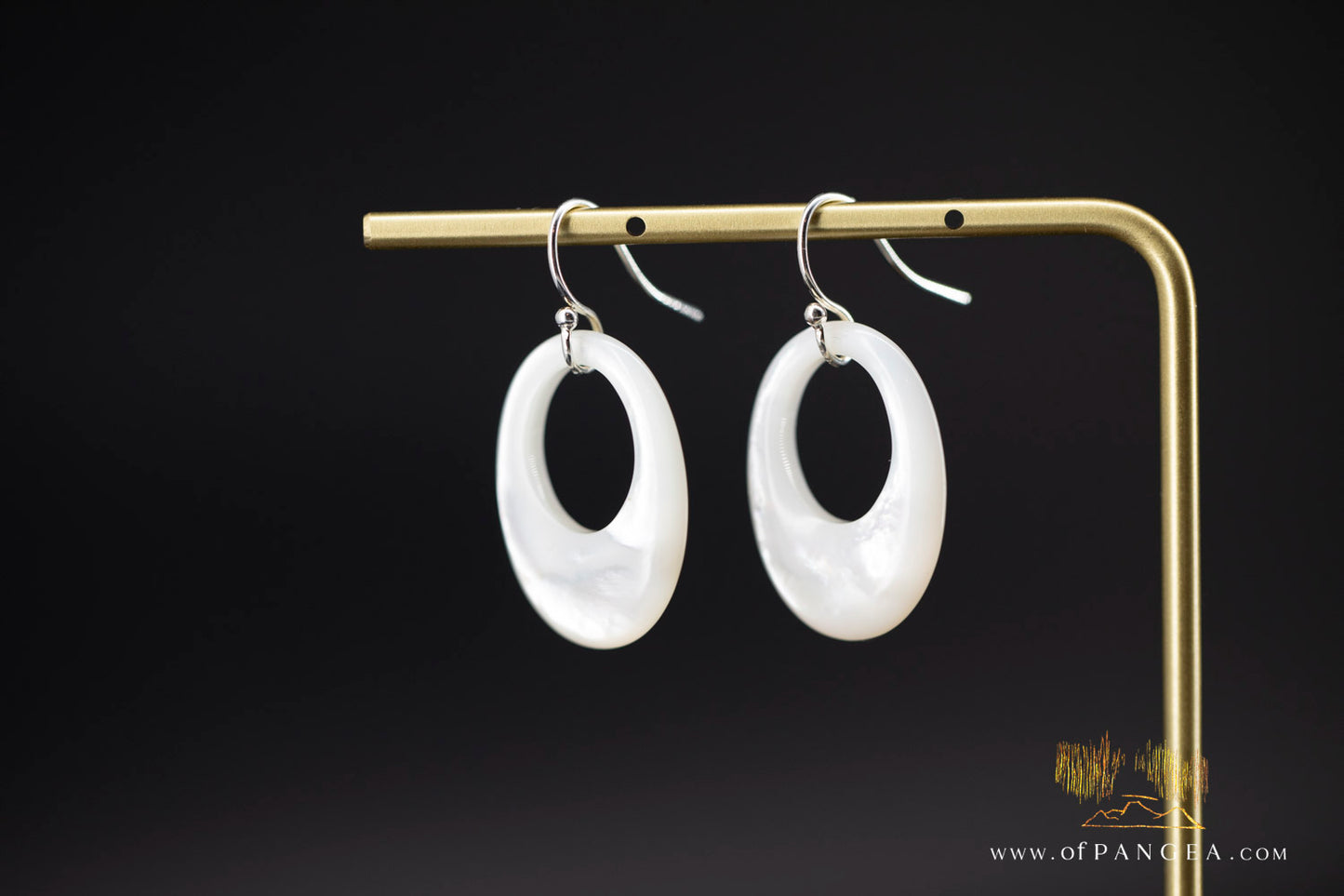 Mother of Pearl oval window earrings - sterling silver || JF1182