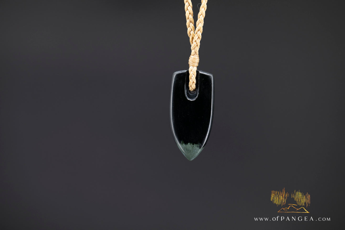 Hei Kouma - Shield pendant carved from Wyoming Black Nephrite Jade - Necklace || JF1367