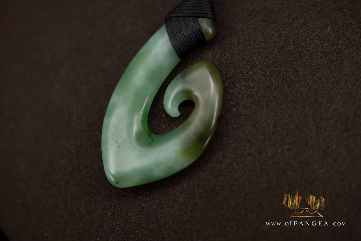 Hei Matau Hook - Siberian Nephrite Jade Necklace || Abalone Paua Toggle