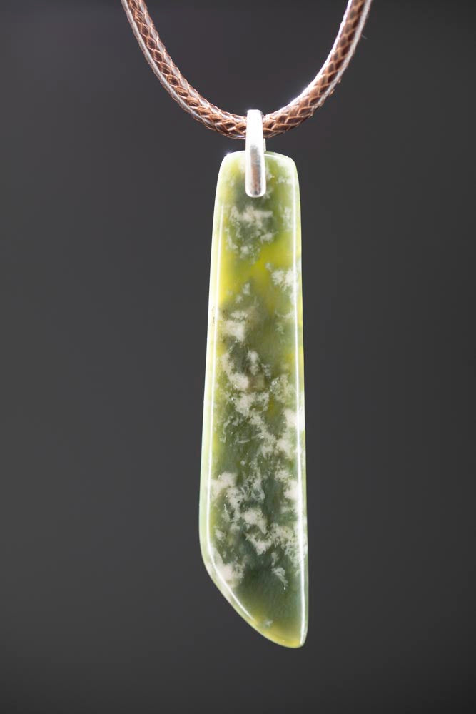 Toki necklace - Cherry Blossom Flower Nephrite Jade - Wyoming -  Italian leather and sterling silver || JF1076