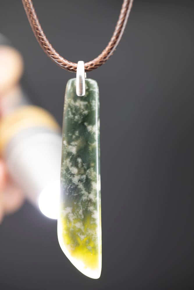 Toki necklace - Cherry Blossom Flower Nephrite Jade - Wyoming -  Italian leather and sterling silver || JF1076