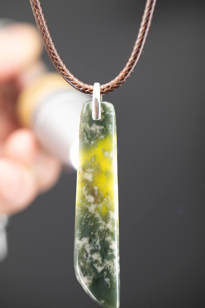 Toki necklace - Cherry Blossom Flower Nephrite Jade - Wyoming -  Italian leather and sterling silver || JF1076