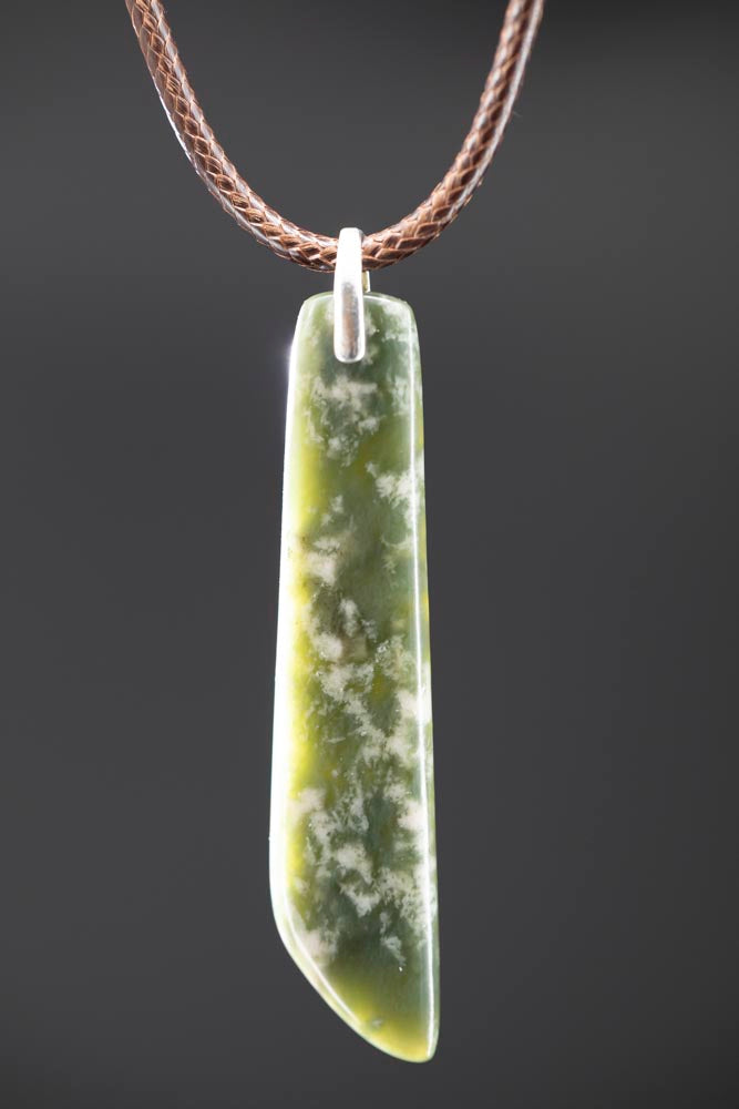 Toki necklace - Cherry Blossom Flower Nephrite Jade - Wyoming -  Italian leather and sterling silver || JF1076