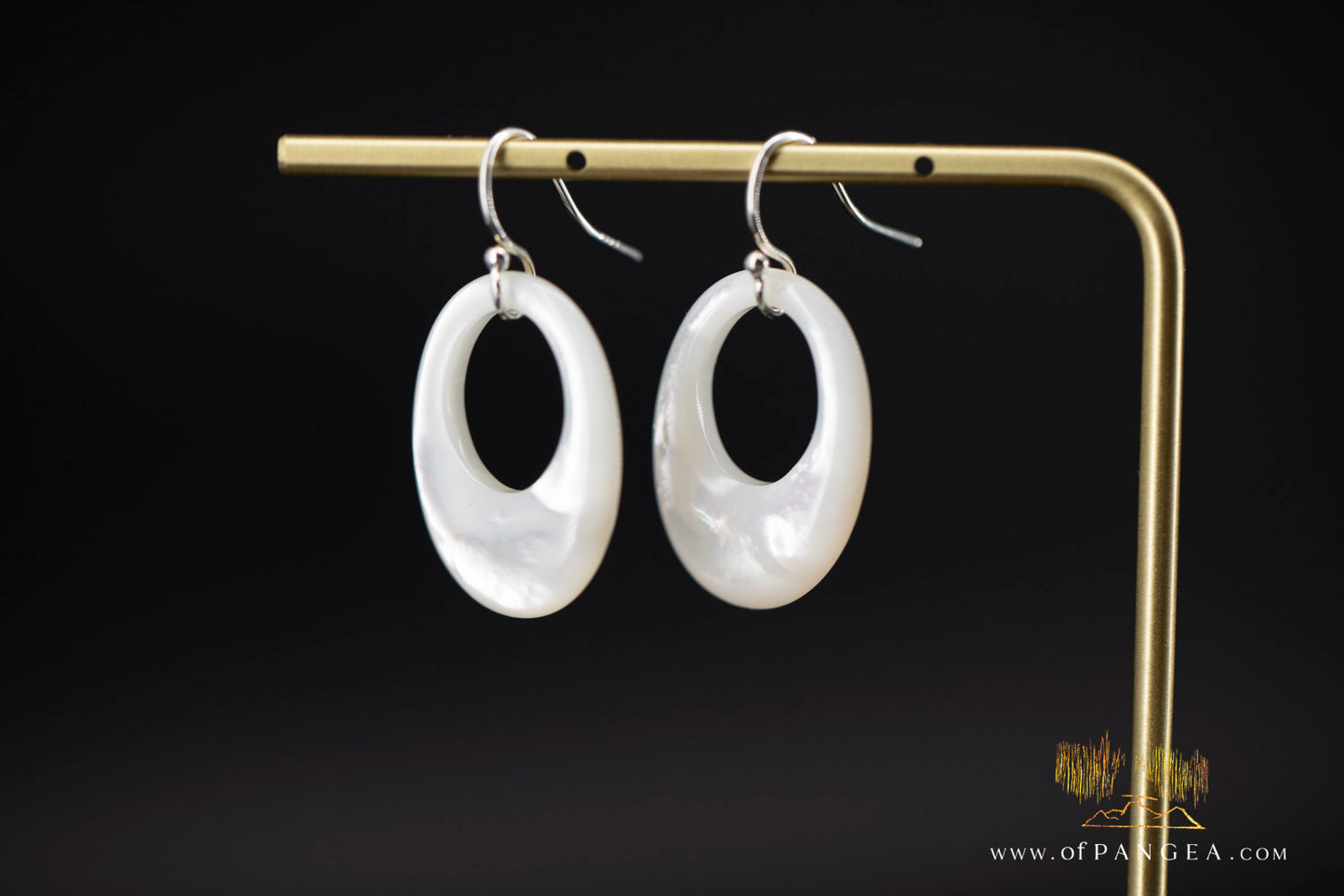 Mother of Pearl oval window earrings - sterling silver || JF1182