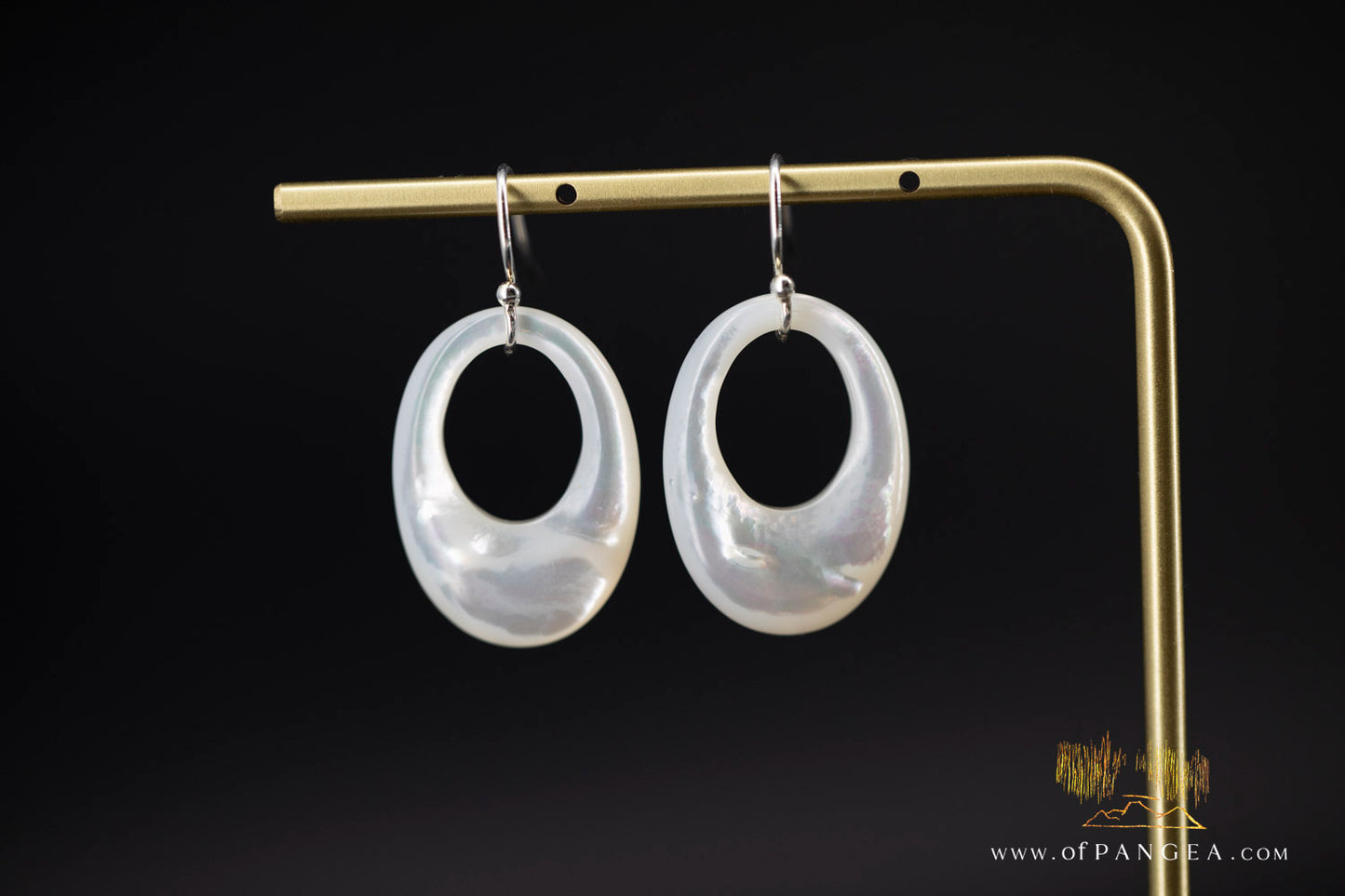 Mother of Pearl oval window earrings - sterling silver || JF1182