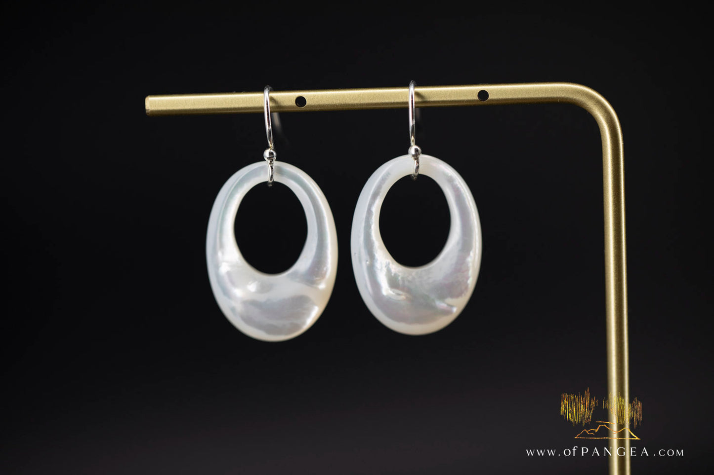Mother of Pearl oval window earrings - sterling silver || JF1182