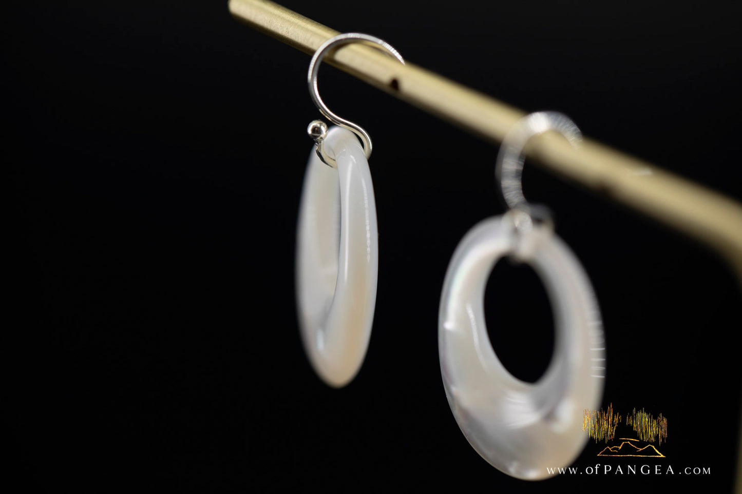 Mother of Pearl oval window earrings - sterling silver || JF1182