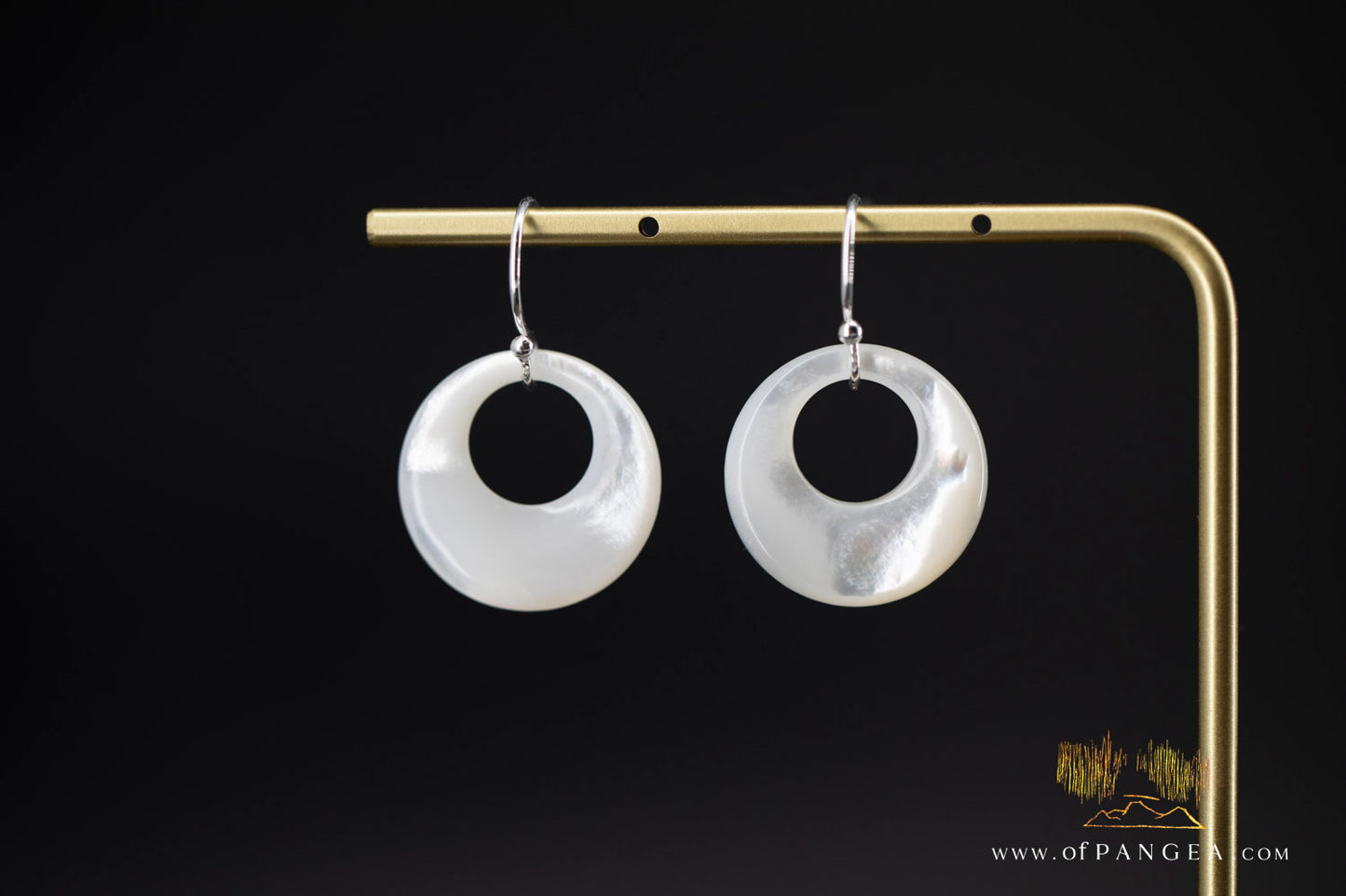Mother of Pearl Circle window earrings - sterling silver || JF1183