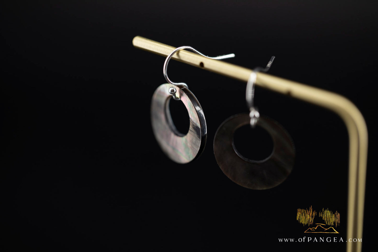 Tahitian Black-Lipped Mother of Pearl Disc Window Earrings - sterling silver || JF1205