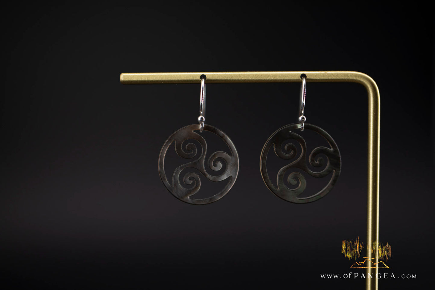 Triskelion Tahitian Black-Lipped Mother of Pearl disc Earrings - sterling silver || JF1222