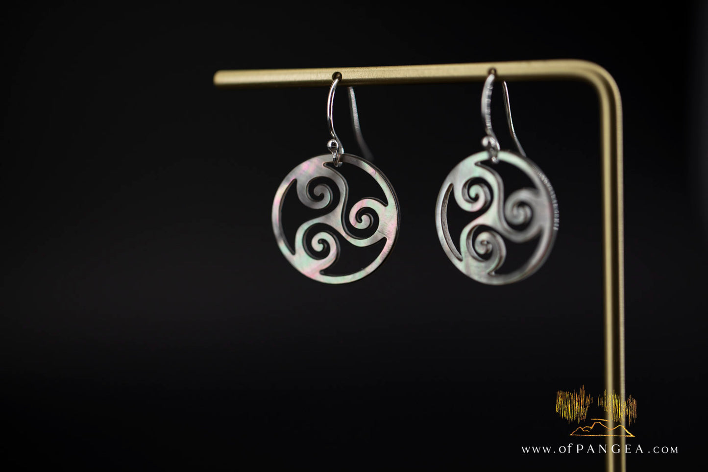 Triskelion Tahitian Black-Lipped Mother of Pearl disc Earrings - sterling silver || JF1222