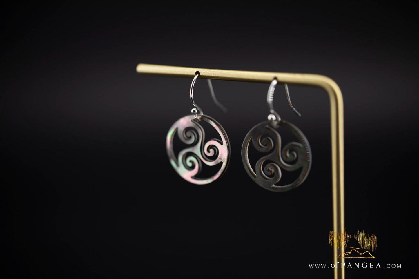 Triskelion Tahitian Black-Lipped Mother of Pearl disc Earrings - sterling silver || JF1222