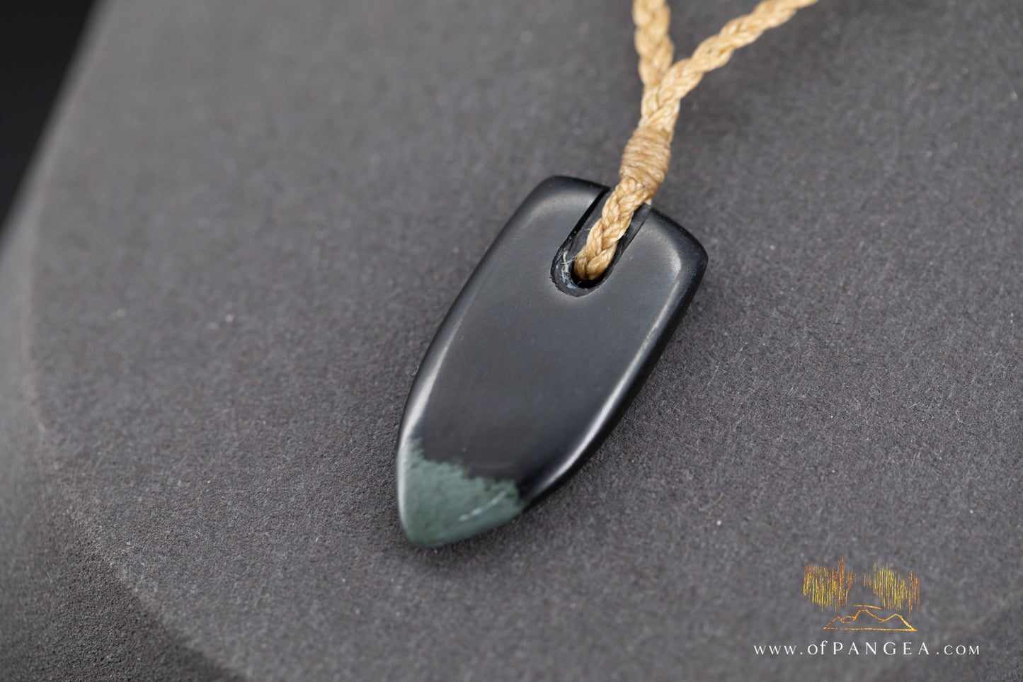Hei Kouma - Shield pendant carved from Wyoming Black Nephrite Jade - Necklace || JF1367