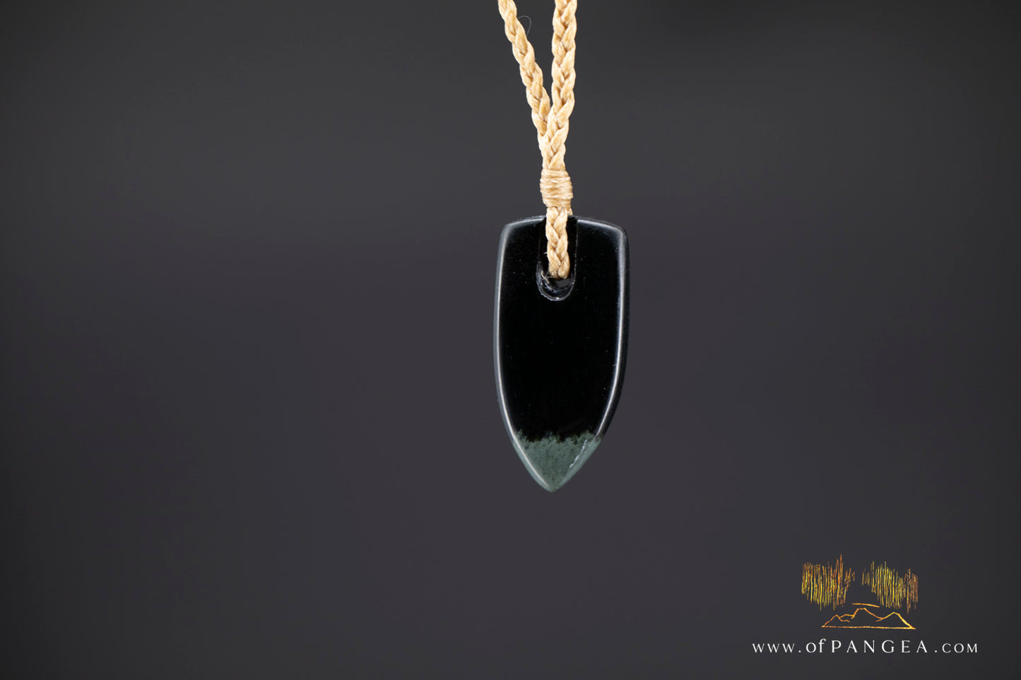 Hei Kouma - Shield pendant carved from Wyoming Black Nephrite Jade - Necklace || JF1367