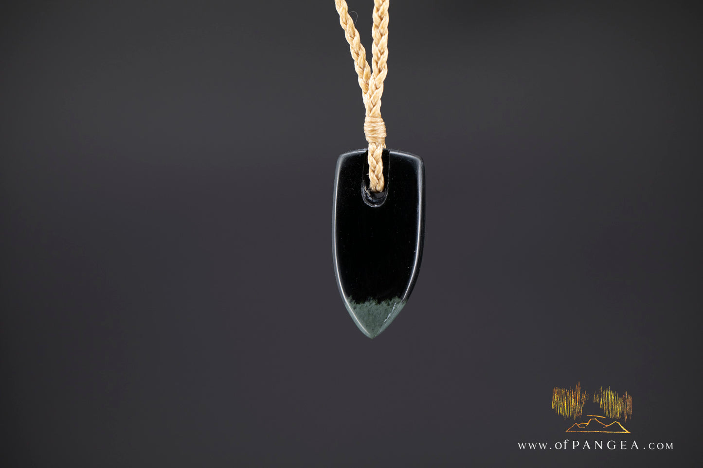 Hei Kouma - Shield pendant carved from Wyoming Black Nephrite Jade - Necklace || JF1367