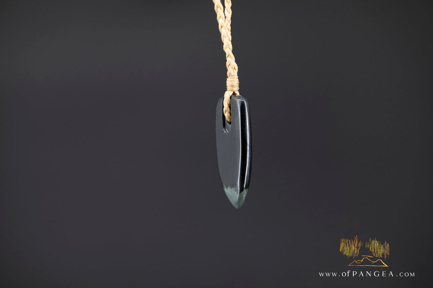Hei Kouma - Shield pendant carved from Wyoming Black Nephrite Jade - Necklace || JF1367