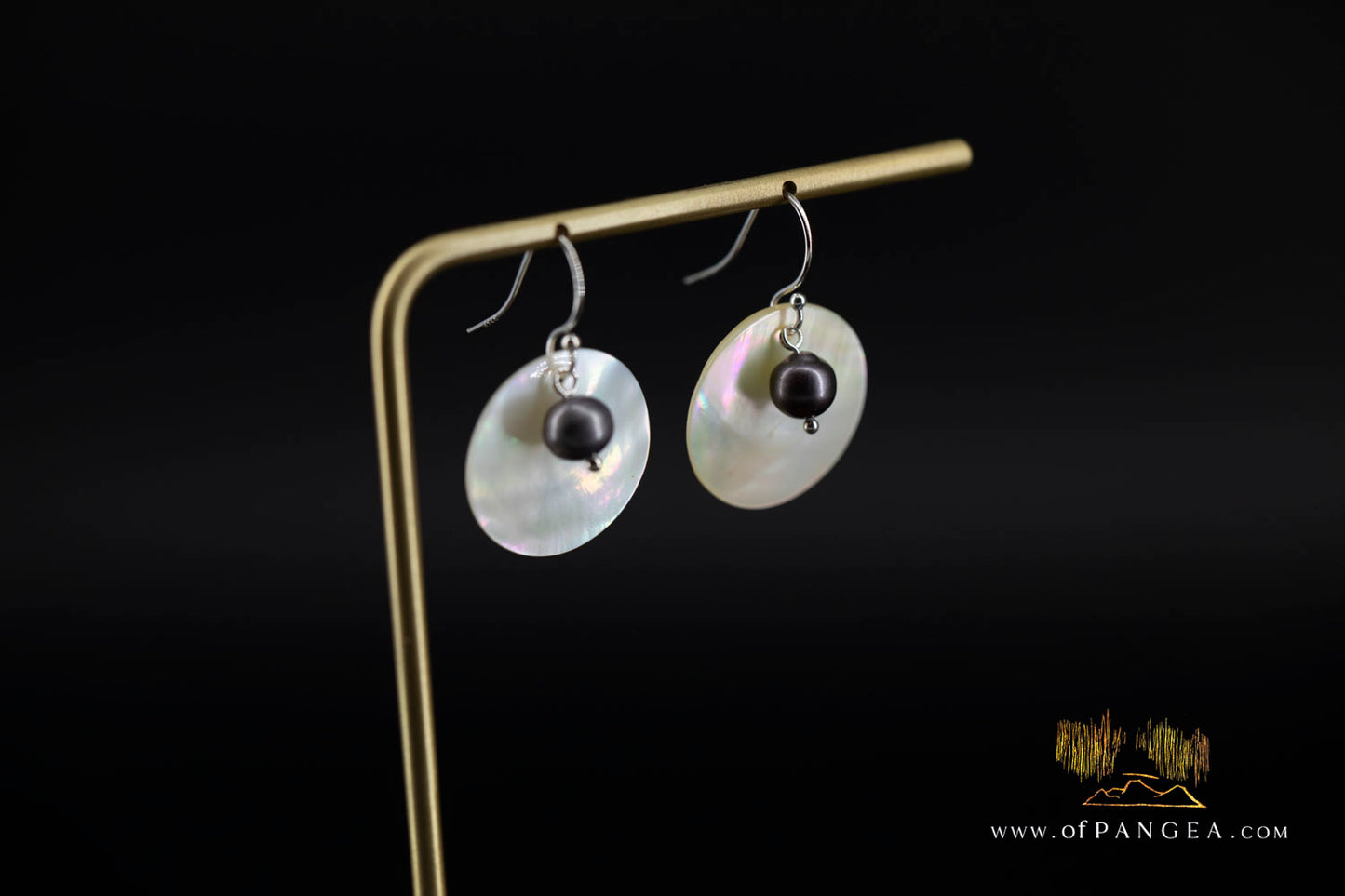 Mother of Pearl Disc Earrings - AA Peacock Pearls - sterling silver || JF1378