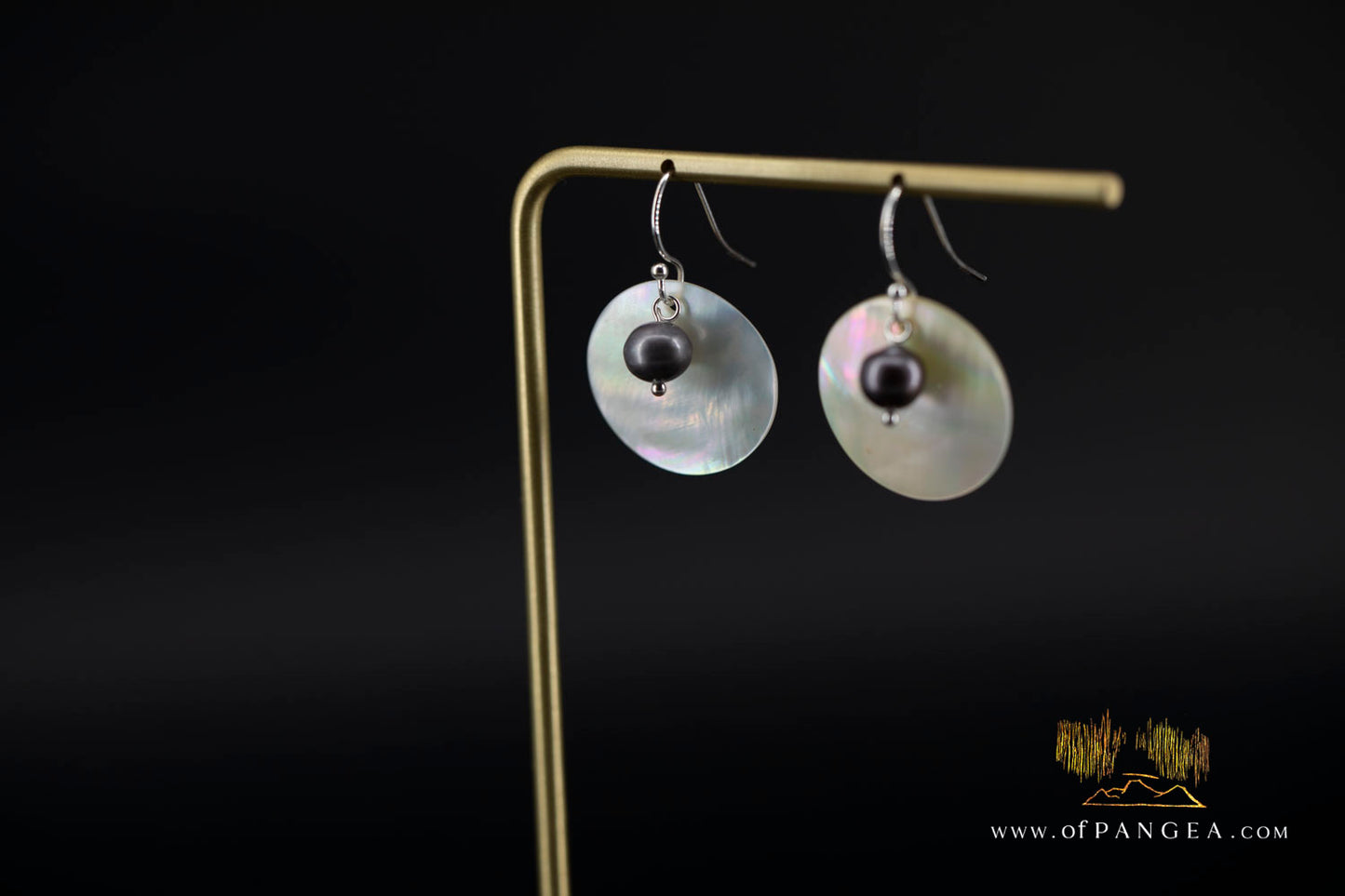 Mother of Pearl Disc Earrings - AA Peacock Pearls - sterling silver || JF1378