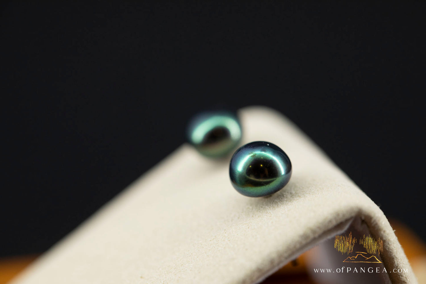 Peacock Pearl - sterling silver post earrings || JF1446