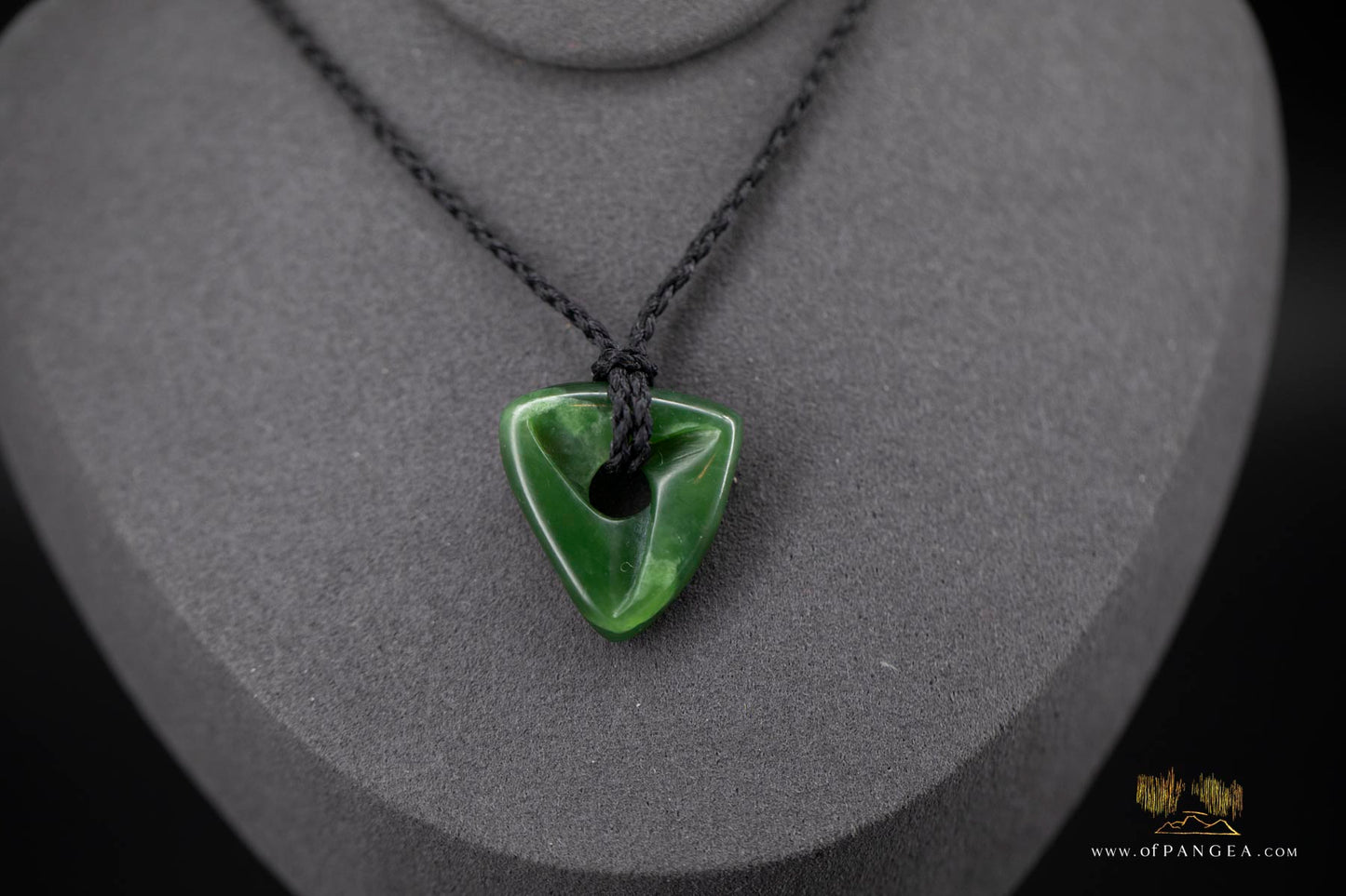 Möbius Strip pendant carved from kahurangi pounamu - nephrite jade -necklace || JF162