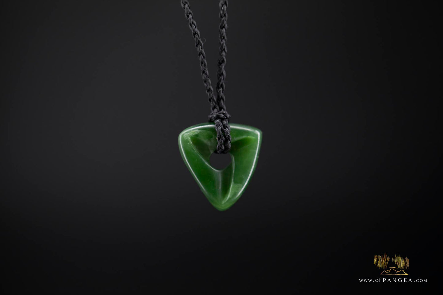 Möbius Strip pendant carved from kahurangi pounamu - nephrite jade -necklace || JF162