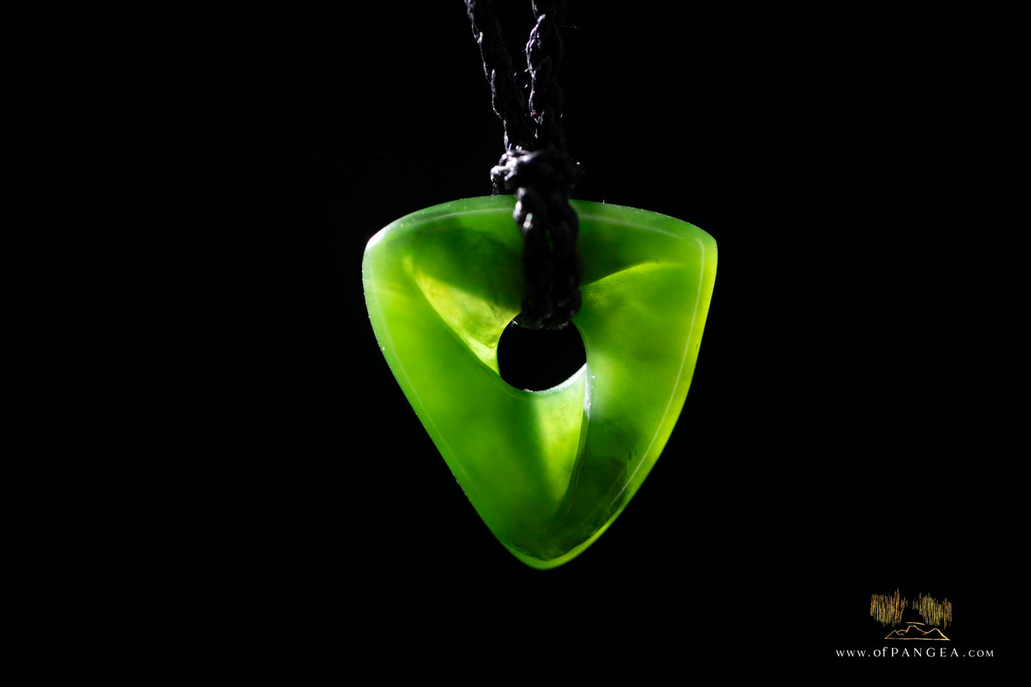 Möbius Strip pendant carved from kahurangi pounamu - nephrite jade -necklace || JF162
