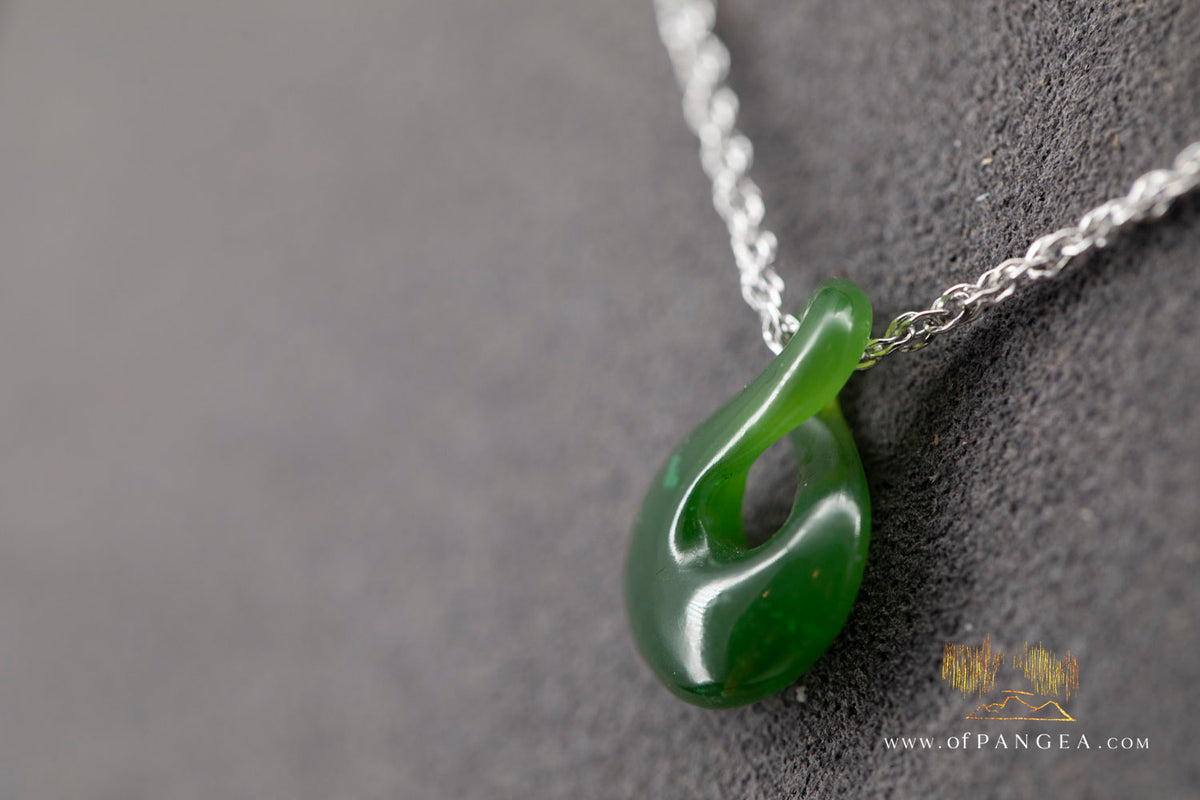 Pikorua - Twist - Cassiar Jade - British Columbian Nephrite Jade Necklace - Italian sterling silver chain || JF2049