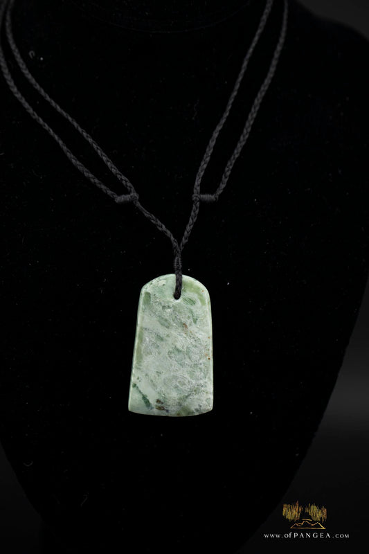 Hei Toki necklace - Inanga pounamu Nephrite Jade - Jade New Zealand || JF504