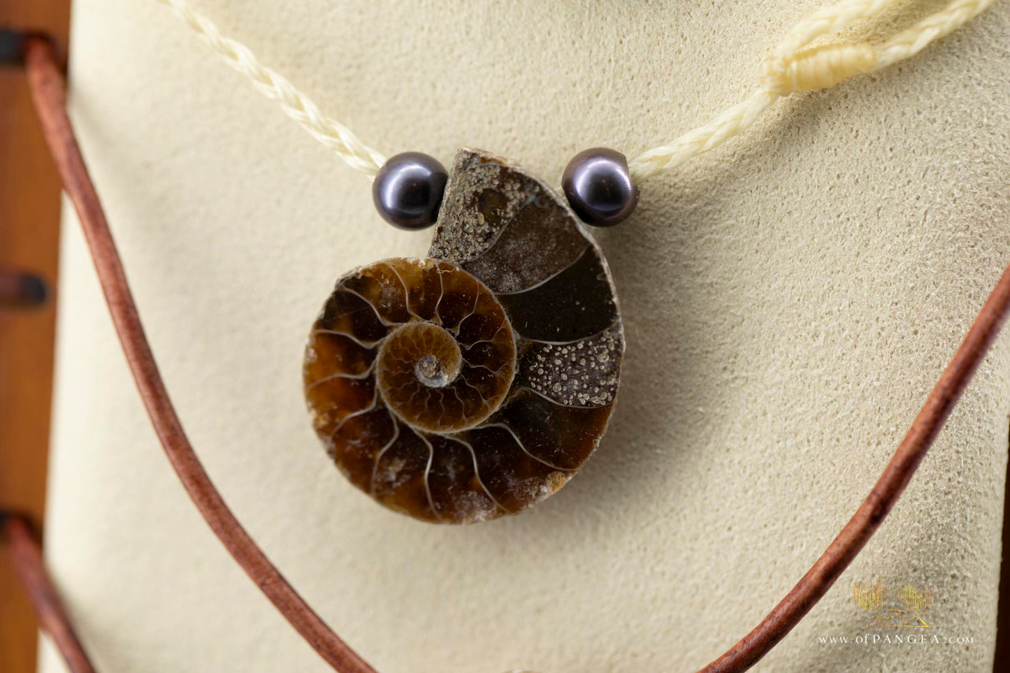 Per-mineralized Ammonite Half Necklace - AA Peacock Pearls || JF685