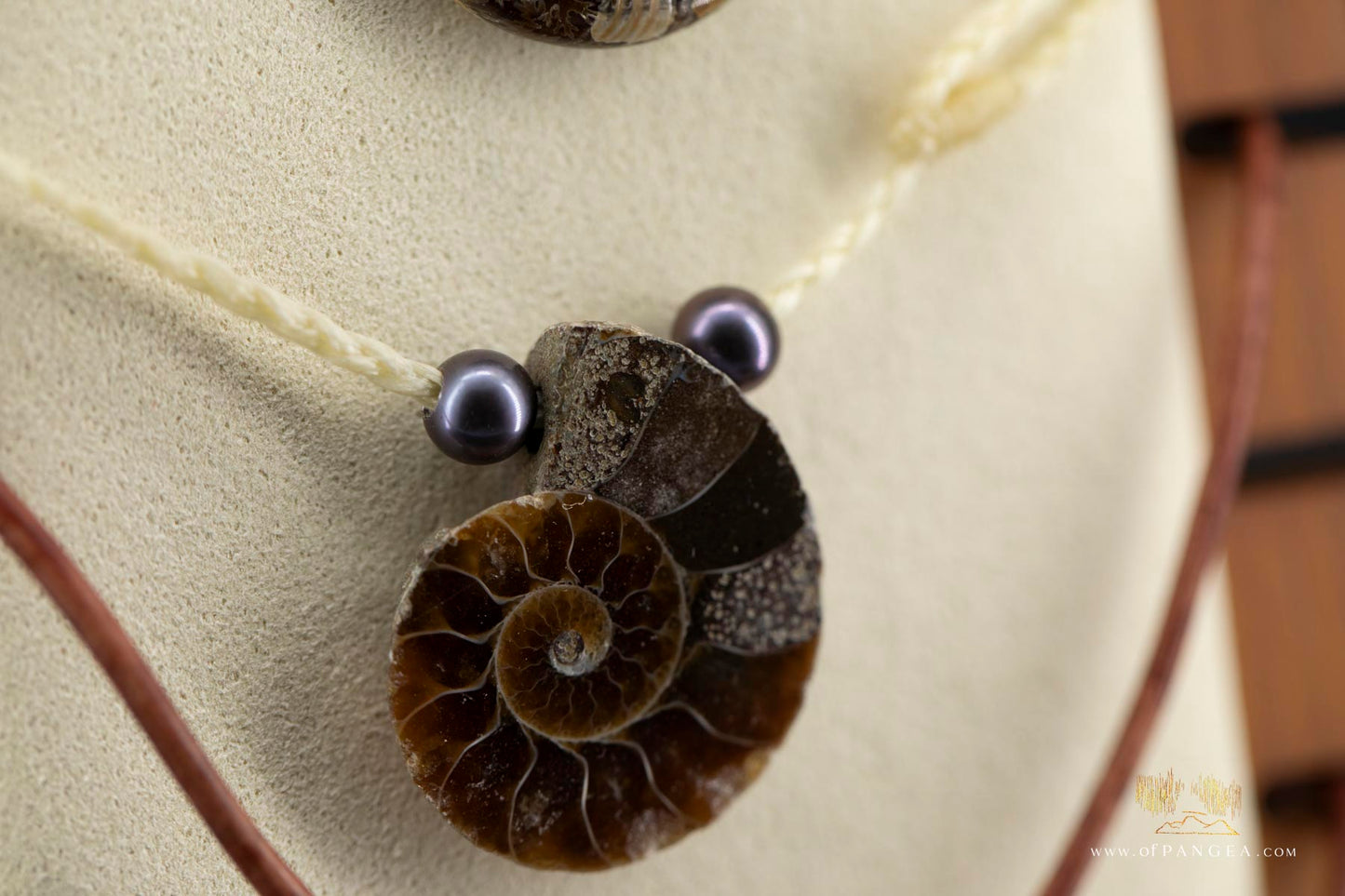 Per-mineralized Ammonite Half Necklace - AA Peacock Pearls || JF685