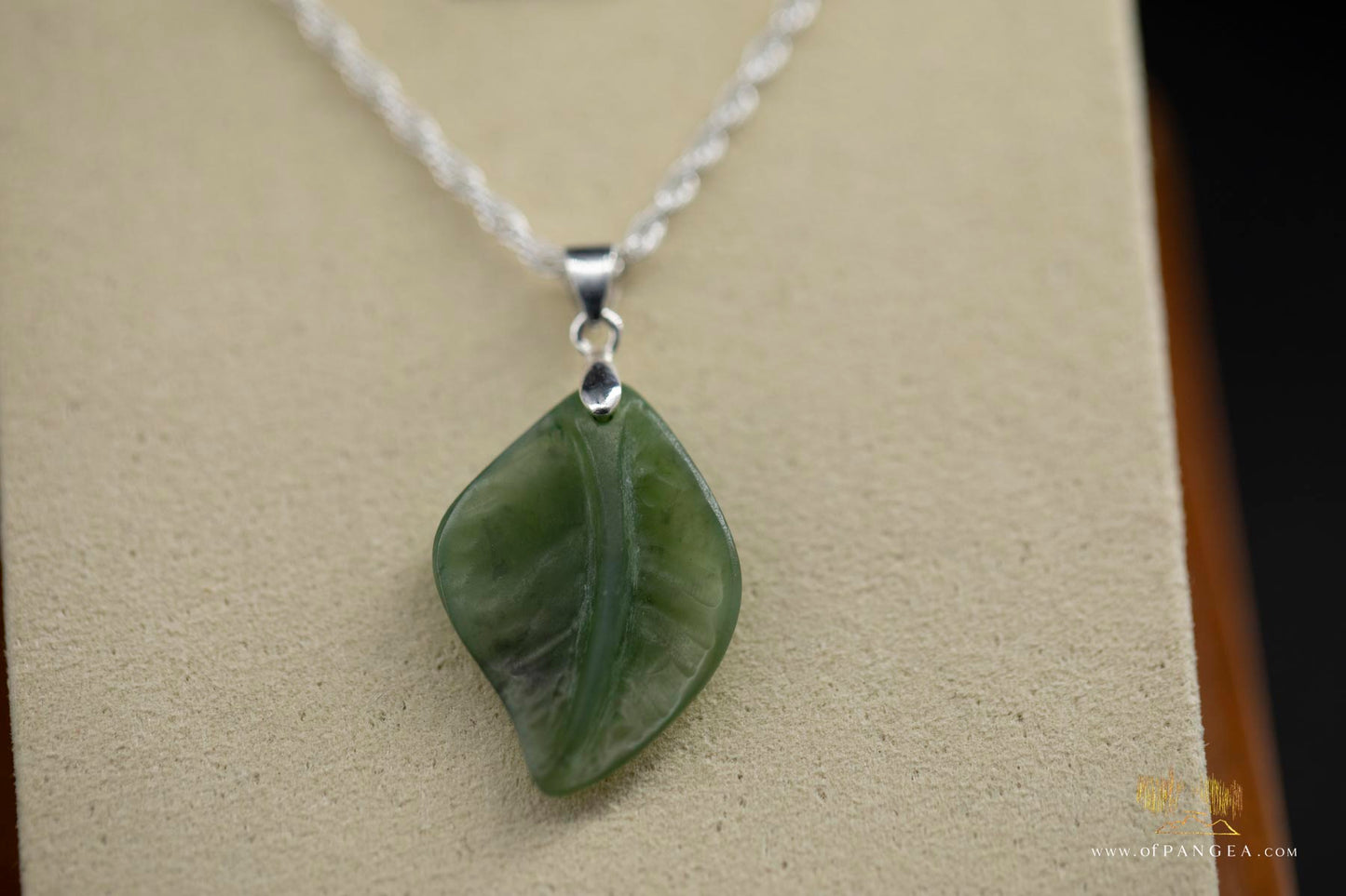 Leaf pendant - Wyoming Green Apple Nephrite Jade - Italian Sterling Silver || JF899
