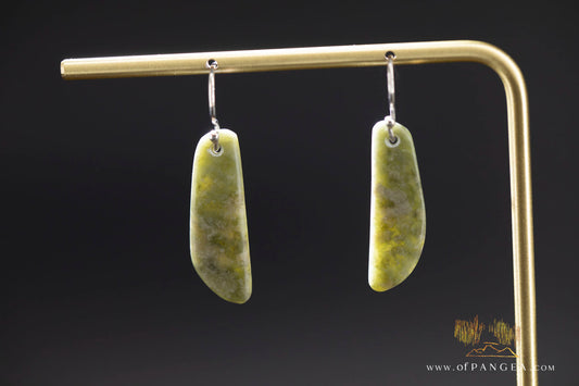 Olive Green Flower Nephrite Jade Earrings - Wyoming -  Italian sterling silver || JF999